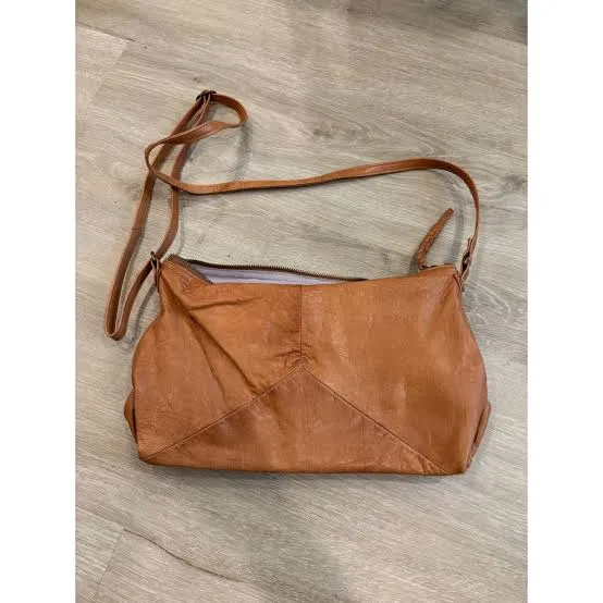 [100152008] Elderflower Crossbody
